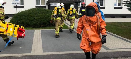 Paczka z nieznaną substancją. Ćwiczenia strażaków (FOTO)