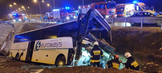 Kolejny wypadek autokaru pod Przemyślem! 1 osoba nie żyje, 5 rannych (ZDJĘCIA)