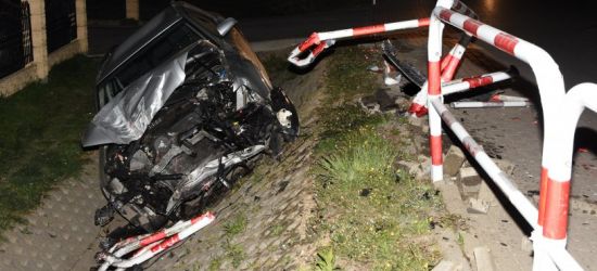 POWIAT SANOCKI: Staranował barierki i wpadł do rowu (ZDJĘCIA)