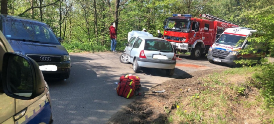 BLIZNE. Czołówka dwóch osobówek. Kierowca nagle zjechał na przeciwległy pas (FOTO)