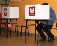 SANOK: Przeprowadzono przeszukania w sprawie korupcji politycznej. „Pozostali radni także powinni odciąć się od zarzutów”