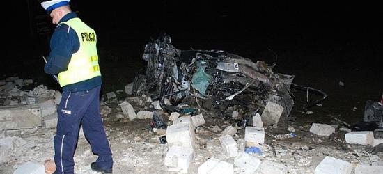 Śmiertelny wypadek w Baryczce. Kierowca audi nie żyje (FILM, ZDJĘCIA)