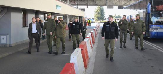 GRANICA: Ogromna fala uchodźców. Dynamicznie wdrażane rozwiązania