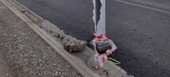 SANOK: Fuszerka budowlana? Lampa w pasie jezdni! (ZDJĘCIA)
