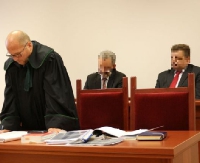GMINA KOMAŃCZA: Na ławie oskarżonych zasiedli samorządowcy. Wójt i jego zastępca podejrzani o łapówkarstwo