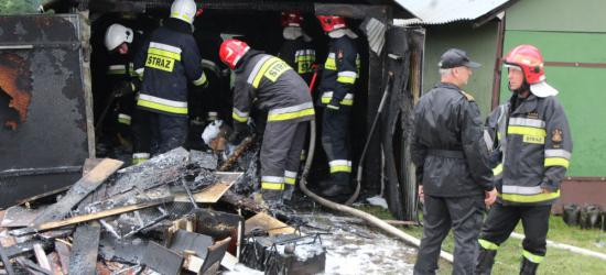 Pożar garażu w Zagórzu. Fotorelacja z akcji gaśniczej strażaków (ZDJĘCIA)