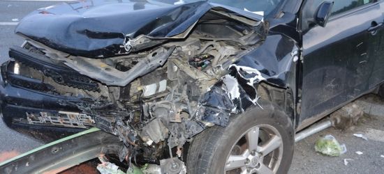 Groźny wypadek w Krośnie. Trzy osoby w szpitalu (FOTO)