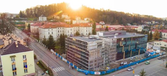 UCZELNIA SANOK: Nowoczesność i harmonia z otoczeniem! (FOTO)