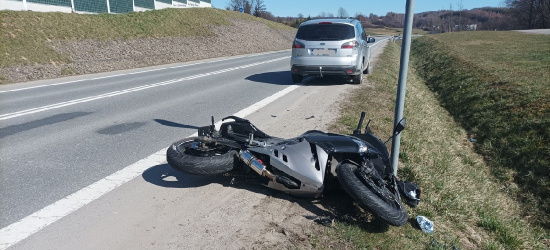Zderzenie motocykla z osobówką na obwodnicy (ZDJĘCIA)