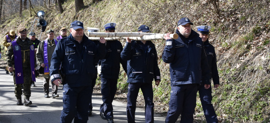 Tradycyjna Droga Krzyżowa Służb Mundurowych w Zwierzyniu (ZDJĘCIA)
