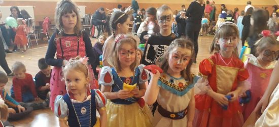 Księżniczki, wróżki, policjanci, strażacy. Fantastyczny bal karnawałowy (ZDJĘCIA)
