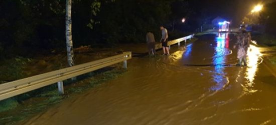 W powiecie brzozowskim walczyli z wodą! NAGRANIA Z AKCJI