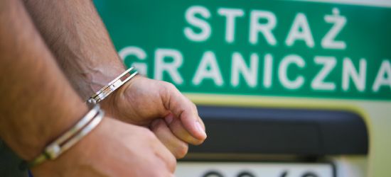 Poszukiwani listami gończymi zatrzymani na granicy