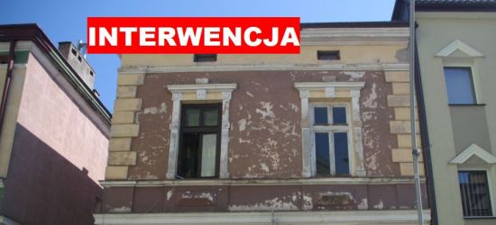 INTERWENCJA / SANOK: Budynek w centrum się sypie! (FOTO)