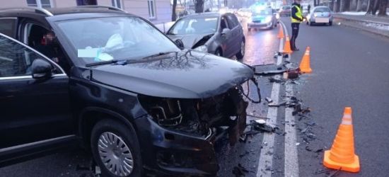 REGION: Wyprzedał przy przejściu powodując wypadek. Był pijany (ZDJĘCIA)