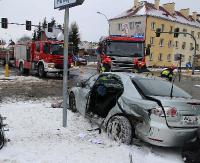 UWAGA! Bardzo groźny wypadek na skrzyżowaniu. Są ranni (FILM, ZDJĘCIA)