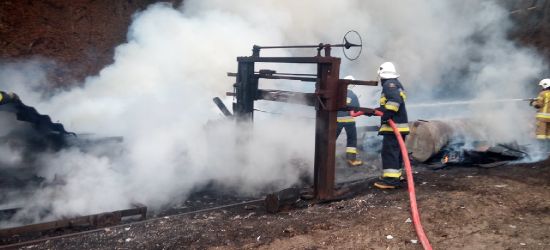 Pożar drewnianej szopy i zabudowań (FOTO)