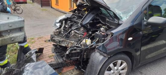 Było niebezpiecznie. Kobieta wjechała w barierkę (ZDJĘCIA)