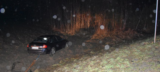 REGION: Podróż zakończył na polu ornym. Był pijany i miał narkotyki (FOTO)