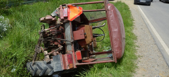 NAGÓRZANY. Wjechał fiatem w traktor i uciekł. Miał ponad 3 promile!