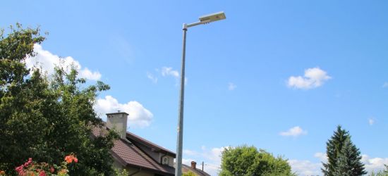 Miasto zamontowało lampy solarne. Reagują na ruch (ZDJĘCIA)