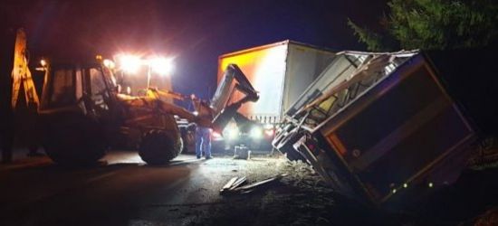 REGION: Ogromny tir jechał zygzakiem. Ludzie uciekali z drogi (ZDJĘCIA)