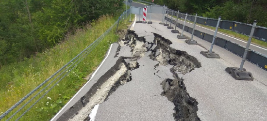 UWAGA! Droga w Bieszczadach w opłakanym stanie (ZDJĘCIA)