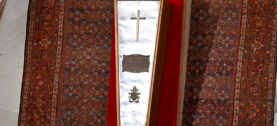Świat żegna Papieża Franciszka. Uroczystości pogrzebowe w Watykanie