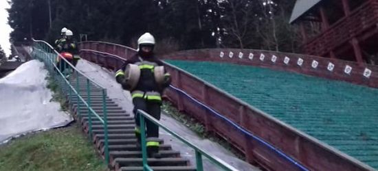 Młodzi strażacy w akcji! Ćwiczenia na skoczniach (ZDJĘCIA)