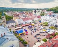 RYNEK W SANOKU: Odbiór techniczny i badania kontrolne pojazdów przed Bieszczadzkim Wyścigiem Górskim (ZDJĘCIA, PROGRAM)