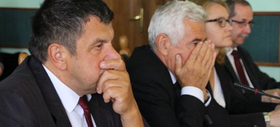 POWIAT SANOK: Radny Niżnik zapytał o pożyczkę zaciągniętą przez szpital w parabanku. Zrobiło się gorąco (VIDEO, FOTO)