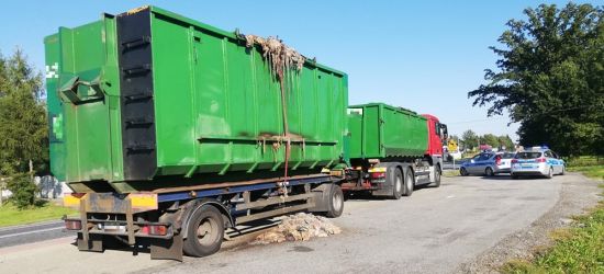 Wnętrzności i fekalia z ubojni wylewane z ciężarówki (VIDEO, ZDJĘCIA)