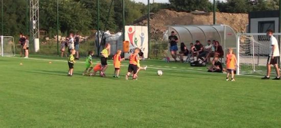 Przygoda z Akademią Piłkarską rozpoczęta. Czy rośnie nam gwiazda futbolu? (VIDEO)