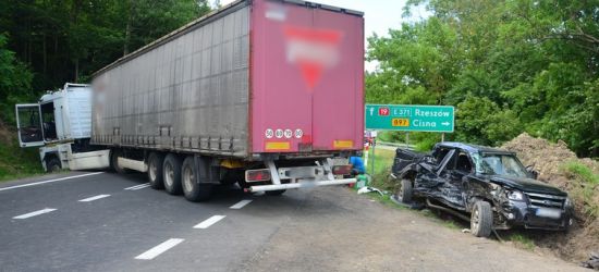 TYLAWA: Zderzenie tira z terenówką (ZDJĘCIA)
