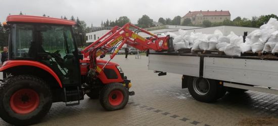 Baseny zamknięte. Trwa zabezpieczanie obiektu przed powodzią (ZDJĘCIA)