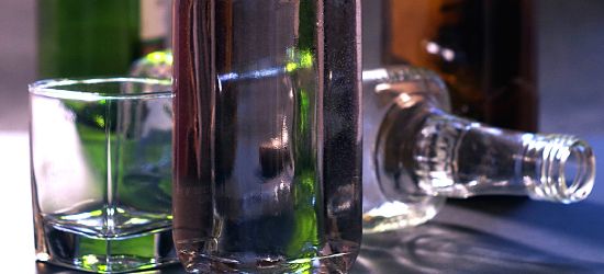 PODKARPACIE: Piła domowe nalewki i „opiekowała się” synkami