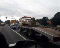 Ciężarówka wjechała z impetem w osobowe renault. Kierowca stracił prawo jazdy (ZDJĘCIE)