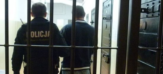Ukradł staruszce pieniądze. Schował je w śniegu (FOTO)