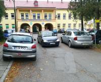 PARKOWANIE PO SANOCKU: Pod szpitalem „wolnoamerykanka” (ZDJĘCIA)