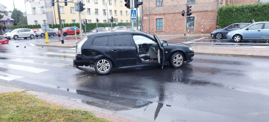 Kolizja na skrzyżowaniu Mickiewicza i Królowej Bony (ZDJĘCIA)