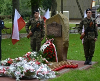 Odsłonięto tablicę upamiętniającą ofiary katastrofy pod Smoleńskiem (ZDJĘCIA)