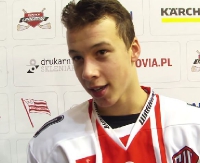 HOKEJ: Fenomenalny debiut 16-letniego sanoczanina w barwach Cracovii! Pierwsza zmiana i od razu gol! (FILM)