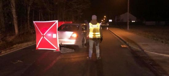 Najechał na mężczyznę, który leżał na jezdni. 55-latek zmarł