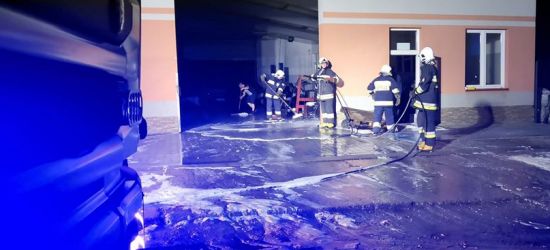SANOK: 200 litrów benzyny rozlane na zakładzie (FOTO)
