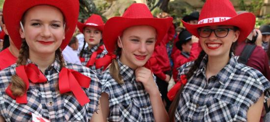 Polonijne święto w Iwoniczu-Zdroju. Kilkanaście zespołów z całego świata i jedna miłość do Polski (FILM, ZDJĘCIA)