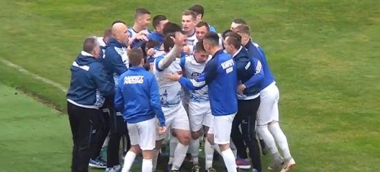 W piłkarskich czeluściach. Przegrane derby (SKRÓT MECZU)