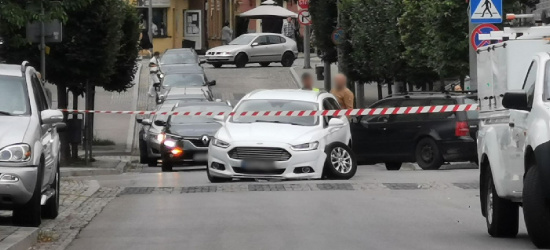 SANOK. Volkswagen wjechał w znak i latarnię. 31-letni kierowca nietrzeźwy! (ZDJĘCIA)