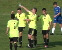 GMINA ZARSZYN: Długie – Sanok 1:1. Piękna bramka Węgrzyna i pokerowe zagranie trenera LKSu (FILM, SKRÓT)