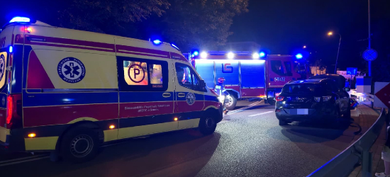 Z OSTATNIEJ CHWILI: Wypadek na ul. Jagiellońskiej w Sanoku. Droga całkowicie zablokowana [ZDJĘCIA]