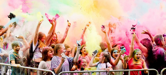 Festiwal Kolorów ponownie w Sanoku! Kolorowe szaleństwo na Błoniach (VIDEO, ZDJĘCIA)